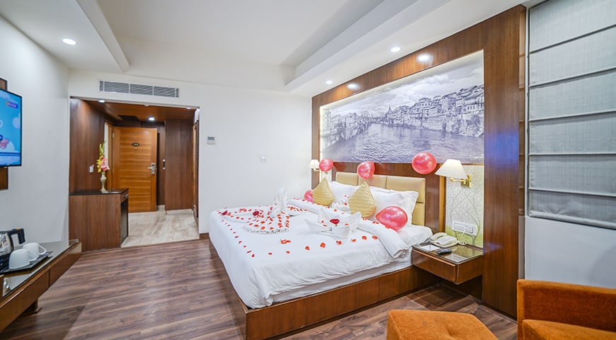 Book Hotels in Srinagar